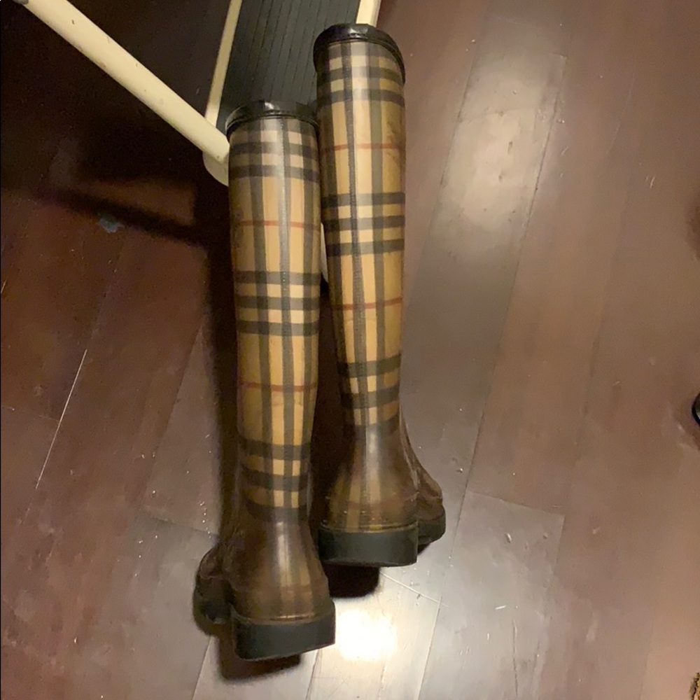 Authentic Burberry Nova Rainboots - Picture 4 of 8